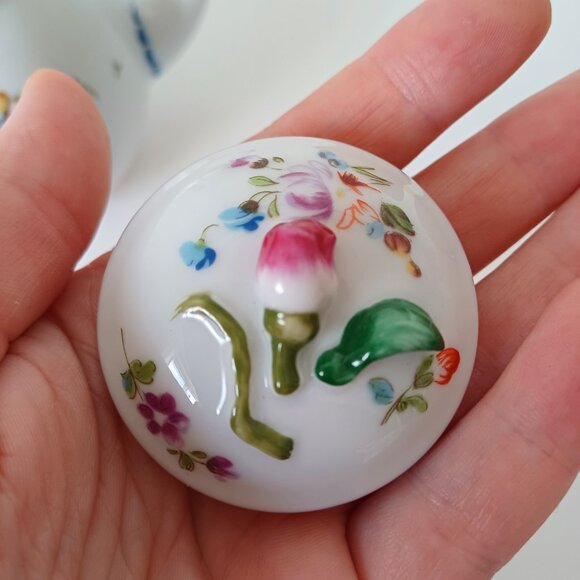 Beautiful 1985 Franklin Mint MENNECY Fine Porcelain Floral Mini Teapot - Picture 16 of 16